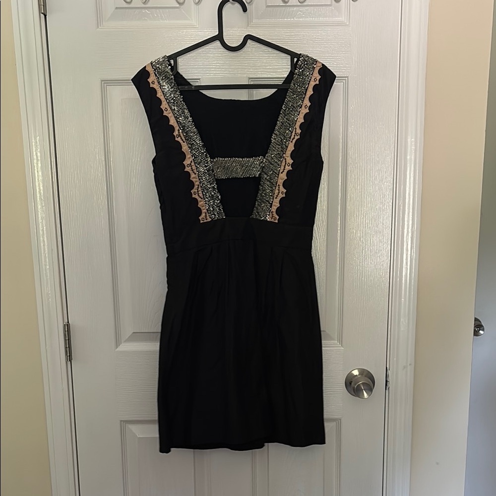 Elegant Black and Cream Dress - Picture 3 of 5